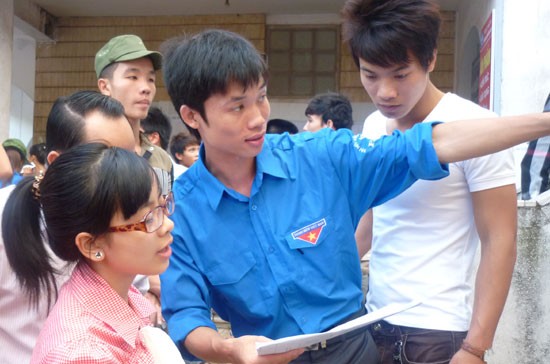First day of university entrance exams - ảnh 1
